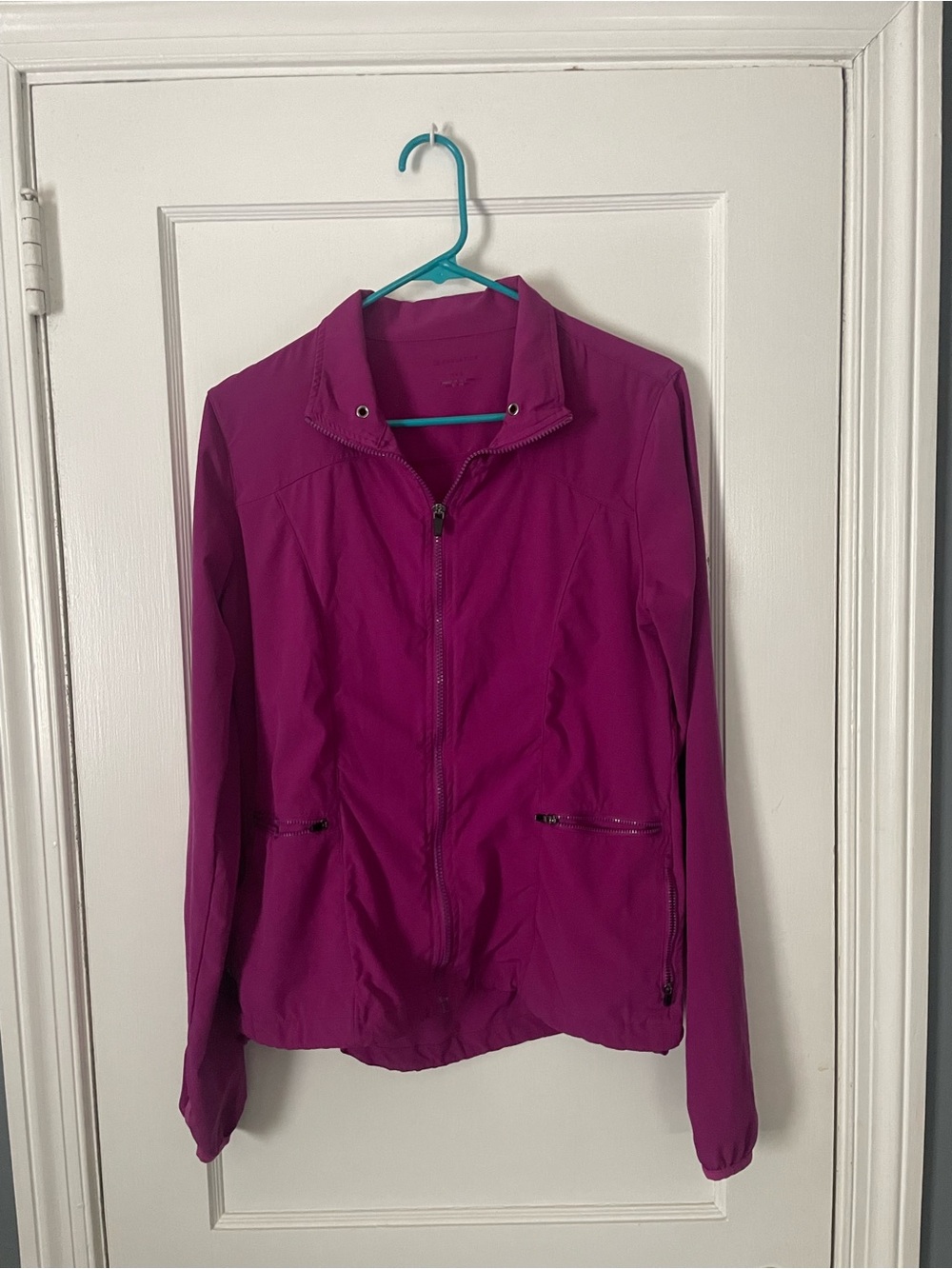 Fabletics Ninety Six Winbreaker Zip Up Jacket in Mulberry Women’s Sz Medium/8